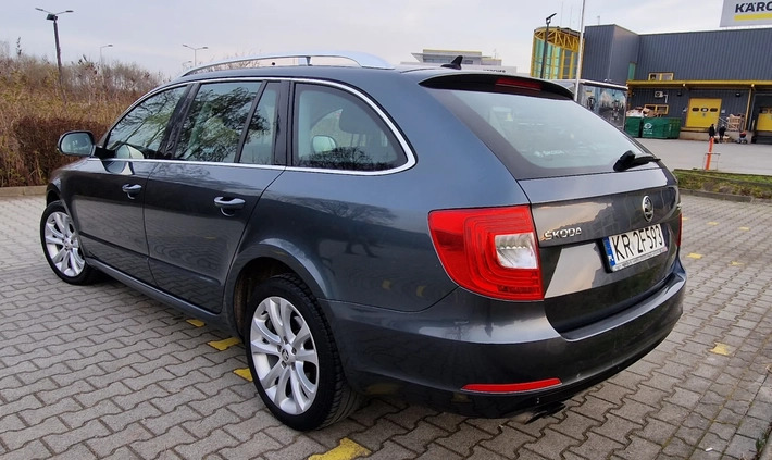 Skoda Superb cena 41999 przebieg: 187000, rok produkcji 2015 z Kraków małe 92